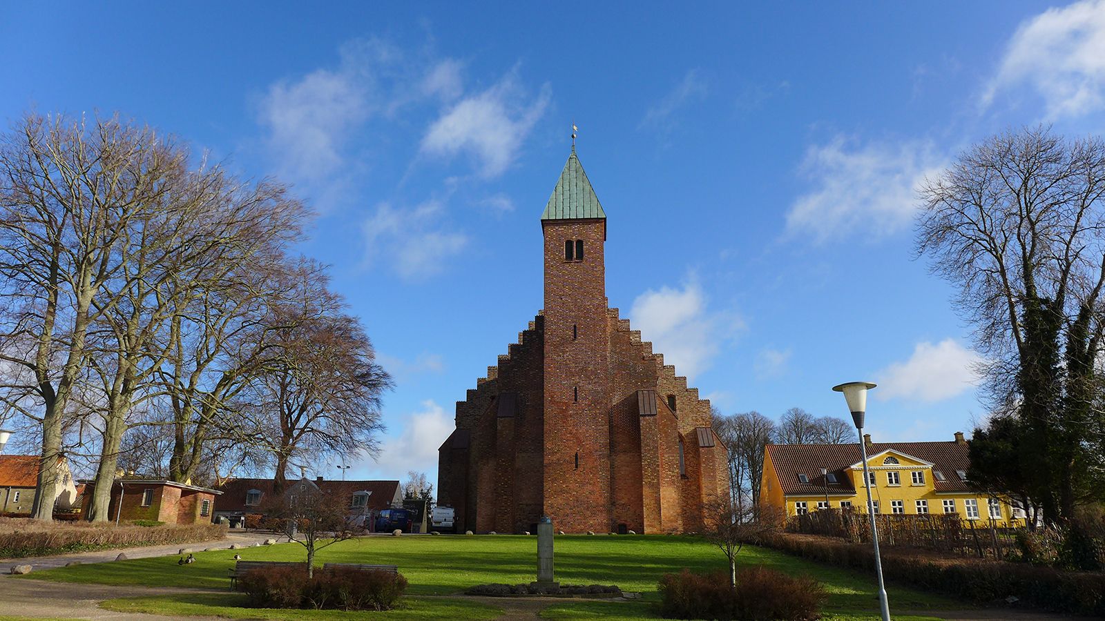 Huse, veje og kirke i Lolland Kommune