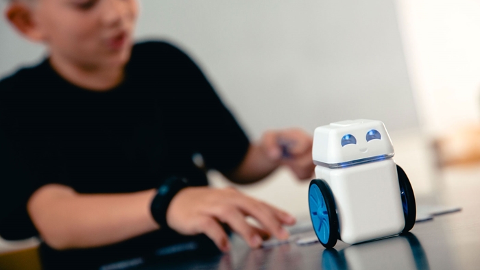 Prisvindende dansk robot lærer de yngste elever at programmere